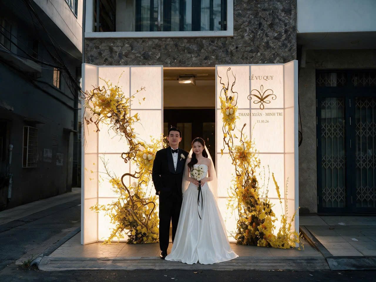 Góc nhìn khác của backdrop dưới ánh đèn ấm